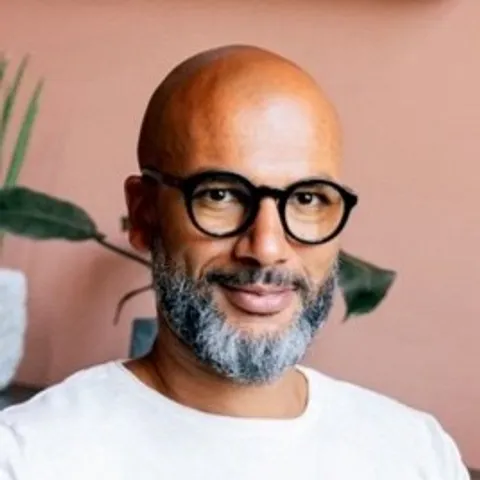 Portrait von Ellis Osabutey